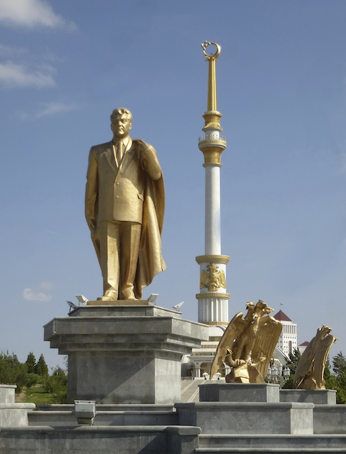 Independence Monument and Presidential statue